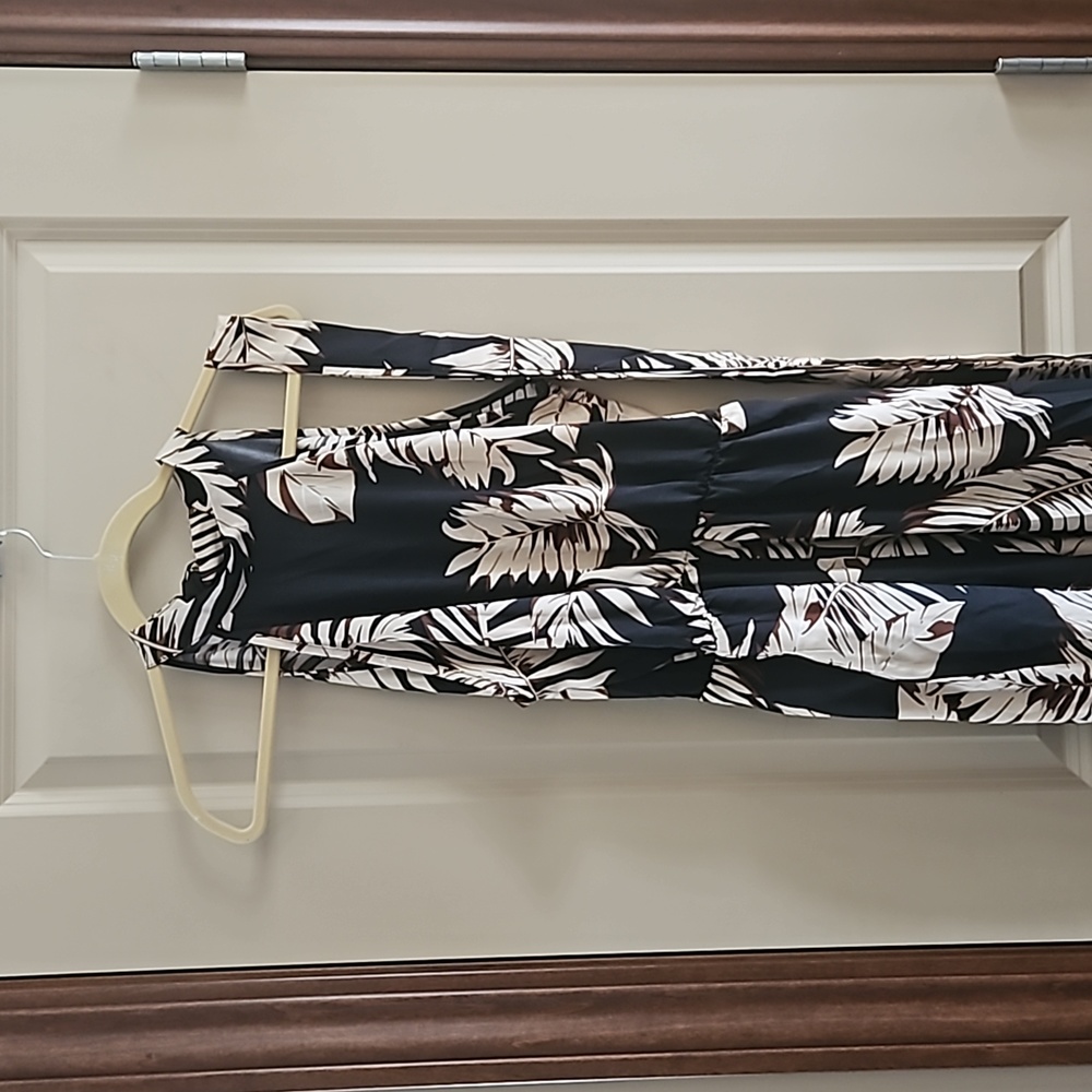 Brand New Women's size M tropical leaf patterned sleeveless jumpsuit
